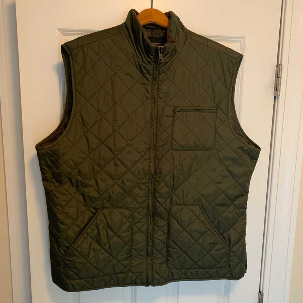 Banana Republic men’s quilted vest - XL